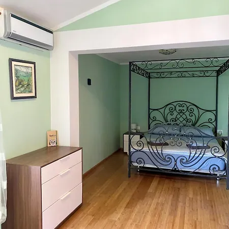 In 4 Bedroom شقة