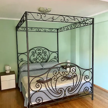 In 4 Bedroom Appartamento *