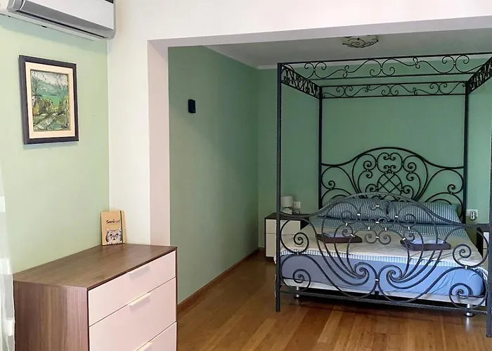 In 4 Bedroom Appartamento