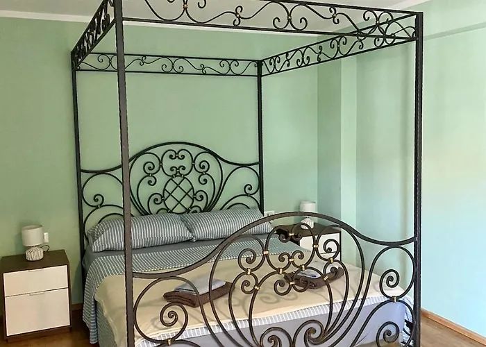 In 4 Bedroom Appartement *